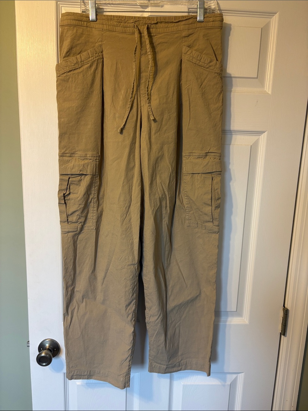 Athleta Women’s Cargo Drawstring Pants in Tan